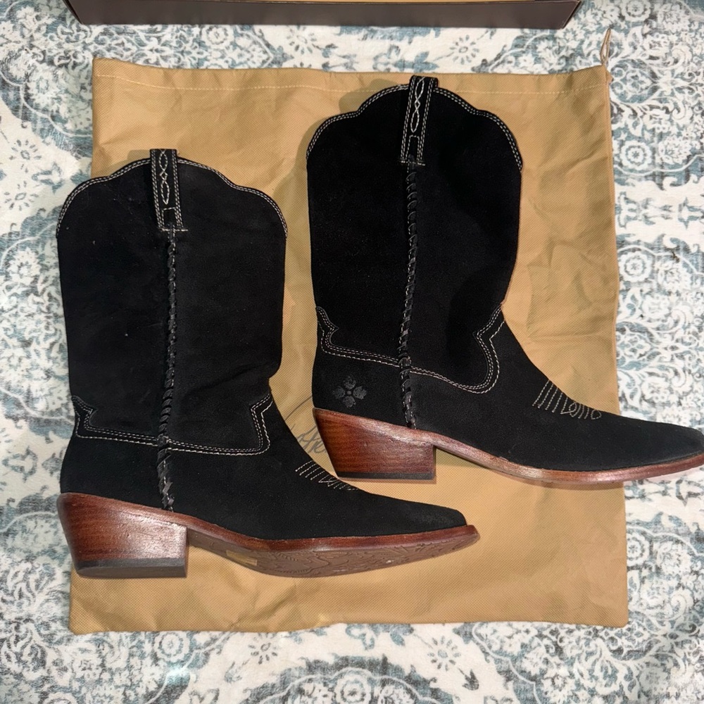 NWT Patricia Nash Bergamo Boots! Dust bag and box included